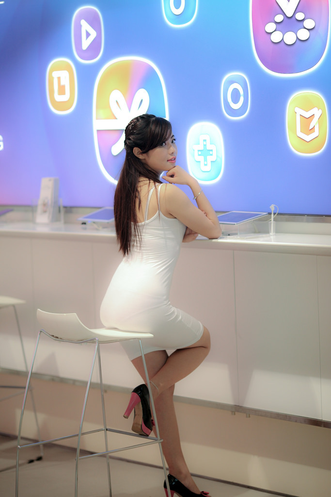 娇妻被粗大的进进出出